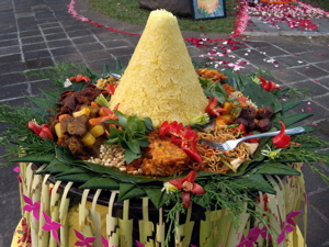 the yellow rice Tumpeng Yellow Rice